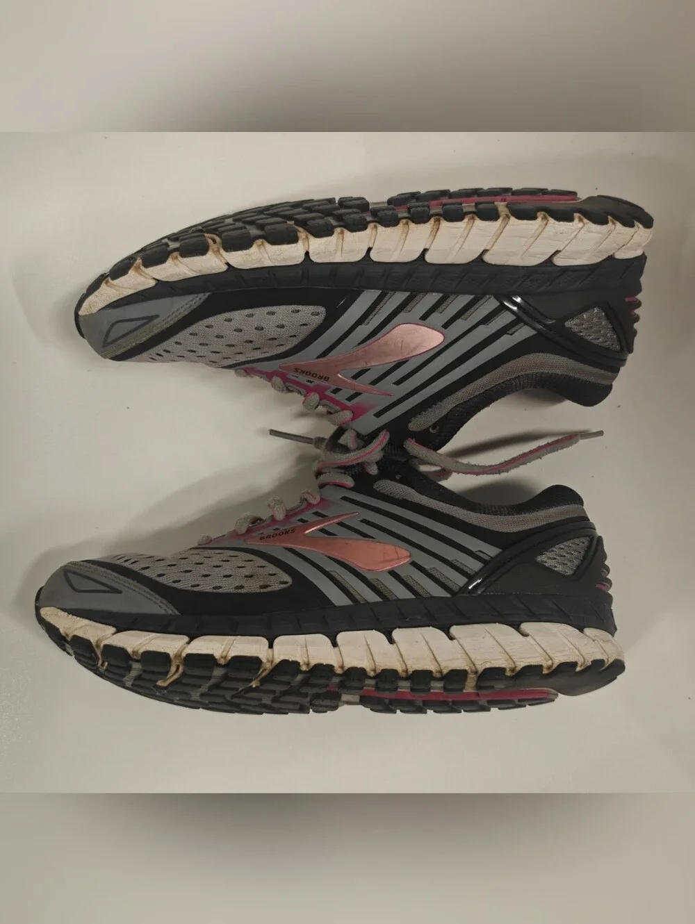 Brooks Ariel 18 Women's 7.5 M Gray Running Walking Shoes Sneakers
